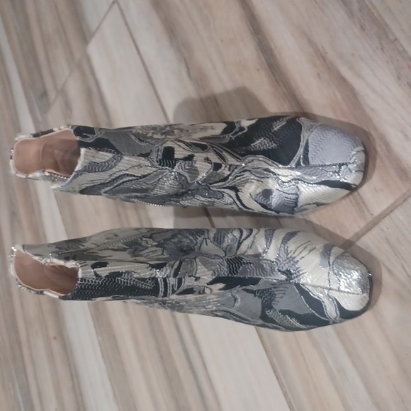 Pour La Victoire Rickie Embellished Heeled Bootie - Picture 2 of 5